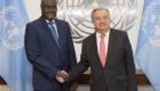 جوتيريس وموسى فكي يتفقان على تنظيم مؤتمر للسلام بشأن ليبيا