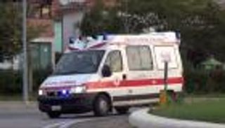 سيارة الإسعاف تحقق أمنية عجوز إيطالي برؤية البحر للمرة الأخيرة