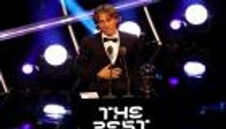 مودريتش يكسر احتكار رونالدو وميسي ويتوج بجائزة أفضل لاعب في العالم