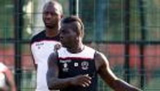 بالوتيلي يسعى لاستعادة ثقة فييرا بالتدريبات الصباحية