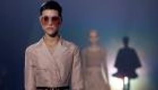 بالصور.. أسبوع باريس للموضة ينطلق بعرض راقص من ديور