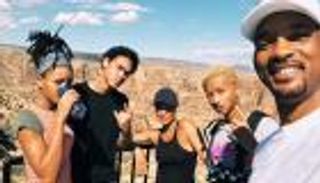 بالفيديو.. ويل سميث يحتفل بميلاده الـ50 بين السماء والأرض