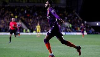 رياض محرز يحتفل بهدفه