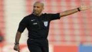 حكم عراقي يدير مواجهة الهلال السعودي والشباب العماني 