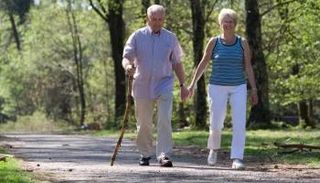 التمارين الخفيفة مثل المشي تساعد على الوقاية من ألزهايمر