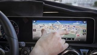 نظام الملاحة بسيارة مرسيدس