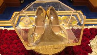 الحذاء خلال الكشف عن تفاصيل تصنيعه