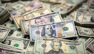 عملات ورقية متنوعة للدولار