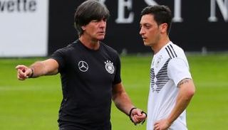 مسعود أوزيل ويواخيم لوف