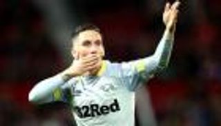 ليفربول ينوي استعادة "قاهر يونايتد" بعد انتهاء إعارته