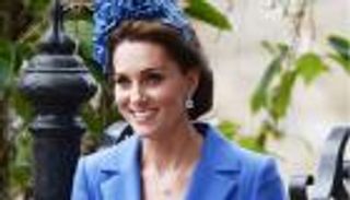 دوقة كامبريدج بإطلالة مكررة في زفاف صديقة العائلة الملكية