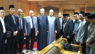 جانب من لقاء وكيل الأزهر ومشايخ المعاهد الإندونيسية
