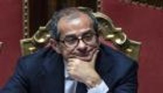 عجز الميزانية يثير أزمة بين وزير الاقتصاد والائتلاف الحاكم بإيطاليا