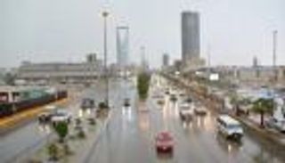 طقس الجمعة بالسعودية.. فرصة لهطول أمطار رعدية مصحوبة برياح نشطة