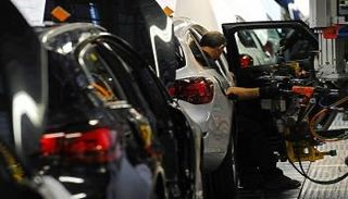 تراجع معدل إنتاج السيارات ببريطانيا