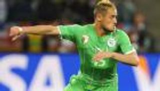 نجم الجزائر "المونديالي" يخطط لاقتحام عالم التدريب