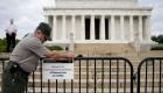 ترامب يوقع مشروع قانون ضخما للإنفاق لتجنب إغلاق الحكومة