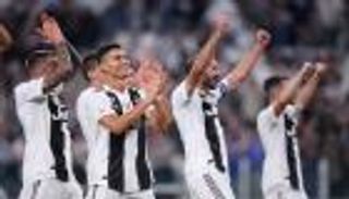 يوفنتوس يفوز بثلاثية على نابولي ويواصل صدارة الدوري