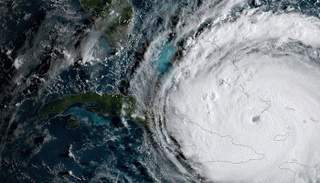 هيئة الأرصاد اليونانية تتوقع تراجع قوة إعصار زوربا