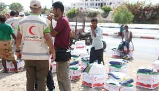 الهلال الأحمر الإماراتي يمد يد العون للنازحين في زنجبار 