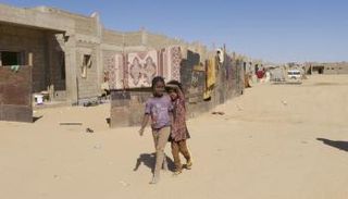 طفلتان في مخيم بالجنوب الليبي - أرشيفية 