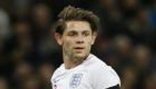 منتخب إنجلترا مهدد بفقدان مدافعه أمام كرواتيا