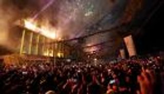 بالصور.. مصريون يحتفلون بالعام الجديد بميادين العاصمة