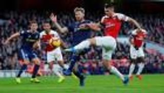 تشاكا يعادل رقمه التهديفي السابق