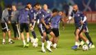 زاكيروني يركز على التدريبات الخططية قبل افتتاح كأس آسيا