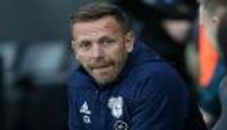 تنمر نجم ليفربول الأسبق يتسبب في ترويع ناشئ كارديف