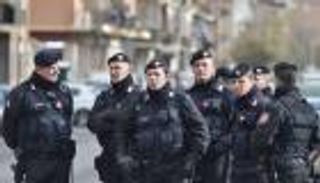 لصوص يستخدمون حفارين لسرقة عربة أموال مدرعة في إيطاليا