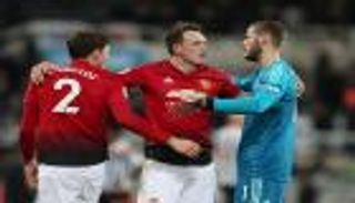 مانشستر يونايتد يواصل الانتصارات ويهزم نيوكاسل بثنائية