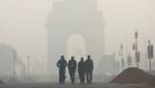 الضباب يكسو نيودلهي مع ارتفاع مستوى التلوث