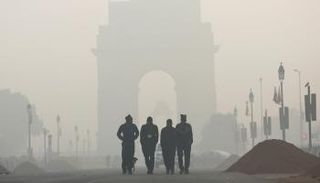 الضباب يكسو نيودلهي مع ارتفاع مستوى التلوث