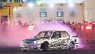 بالصور.. عروض تنافسية للسيارات والدراجات في الجنادرية