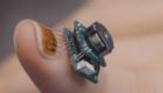 جهاز استشعار على الأظافر لرصد حالة المرضى 