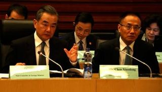 جانب من لقاء وزير الخارجية الصيني مع رئيس مفوضية الاتحاد الأفريقي