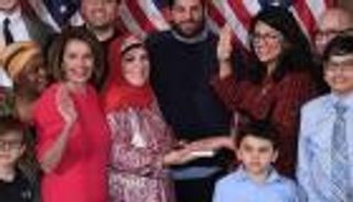 الثوب الفلسطيني والحجاب والقرآن.. التاريخ يكتب بالكونجرس الأمريكي