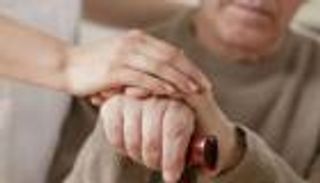 نقل دماء الشباب للمسنين يعالج الشلل الرعاش