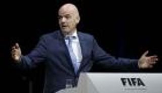 رئيس الفيفا يشيد باستعدادات الإمارات لتنظيم أمم آسيا 2019