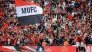 جماهير يونايتد تحلم بتحقيق المعجزة في الدوري الإنجليزي
