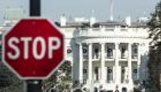 ترامب يعرقل زواج الأمريكيين بـ"الإغلاق الجزئي"