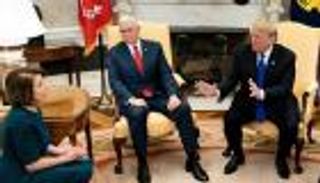 نانسي بيلوسي.. عودة لصدارة المشهد السياسي الأمريكي