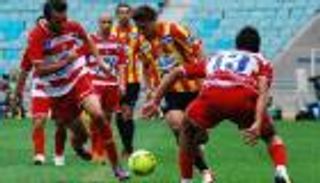 قمة الترجي والإفريقي خارج العاصمة التونسية لأول مرة