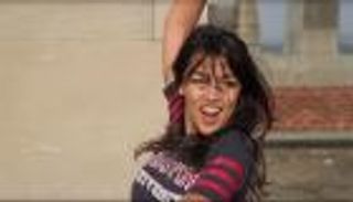 أصغر نائبة في الكونجرس ترد على منتقديها بفيديو راقص