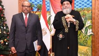 السفير الإماراتي بالقاهرة مع البابا تواضروس بالمقر البابوي