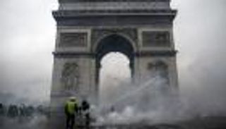 صدامات بين متظاهري "السترات الصفراء" والشرطة الفرنسية في باريس