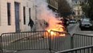 سفيرة السويد لدى فرنسا تستعين بالجيران لإخماد حريق أمام السفارة