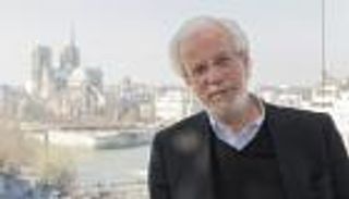 "زايد للكتاب" تهنئ الشاعر المغربي محمد بنيس بحصد جائزة الإبداع العربي