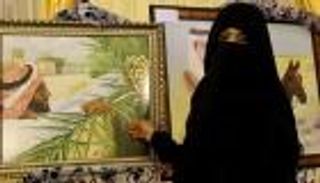 التشكيلية الإماراتية هدى الريامي تفوز بـ"كأس العالم للمبدعين العرب"